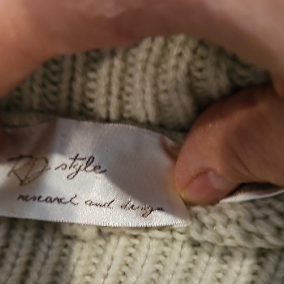 Cozy Cream Turtleneck Sweater - Picture 10 of 11